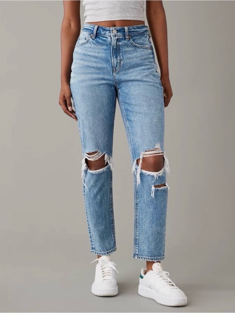 American Eagle 🦅 Medium Blue Highly Distressed Strigid Mom Jeans, Size 16 Long